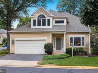 11210 Center Post Ct, Reston, VA 20194