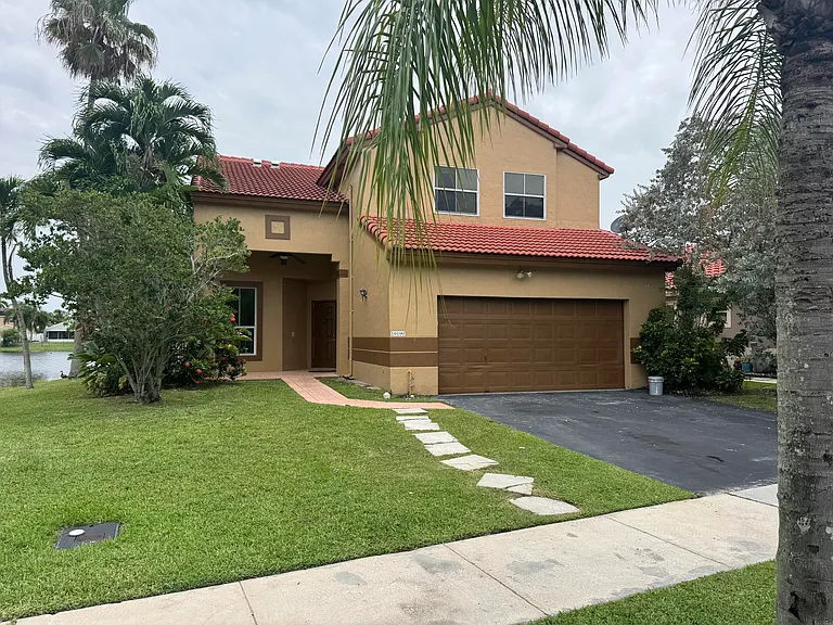19199 NW 19th St — Photo 32