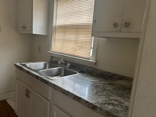 1379 S Cooper St, Memphis, TN 38114