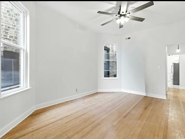 909 W Addison St #2 — Photo 6