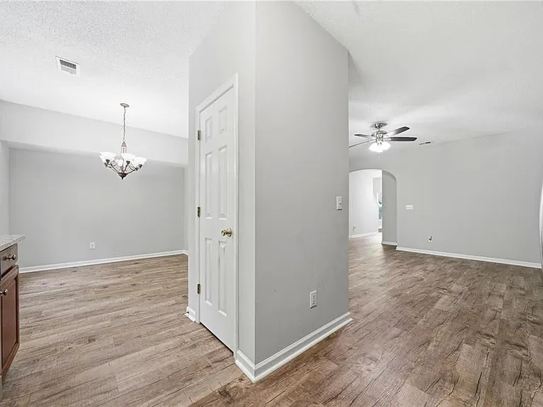 5682 Lawley Dr — Photo 10