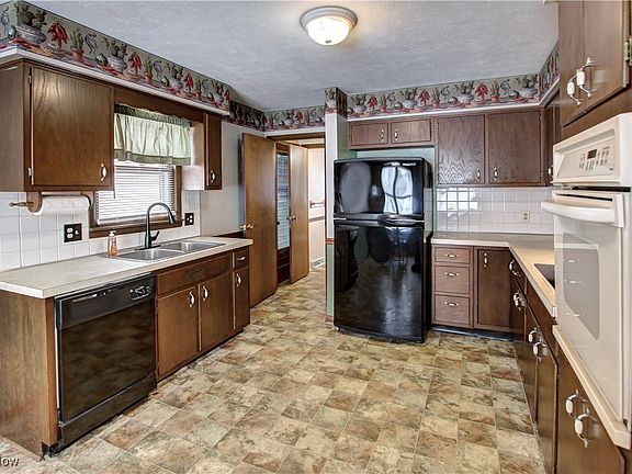 4th image of 94 Plymouth St