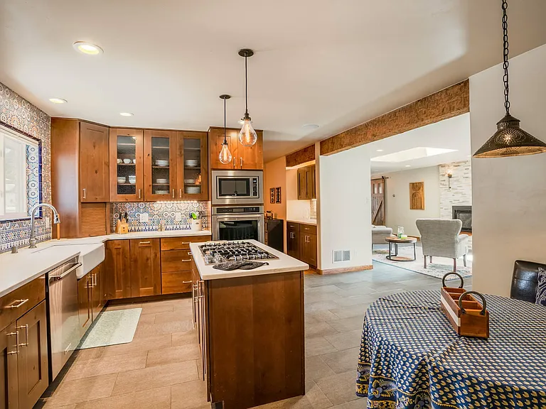 1623 San Patricio Ave SW — Photo 9