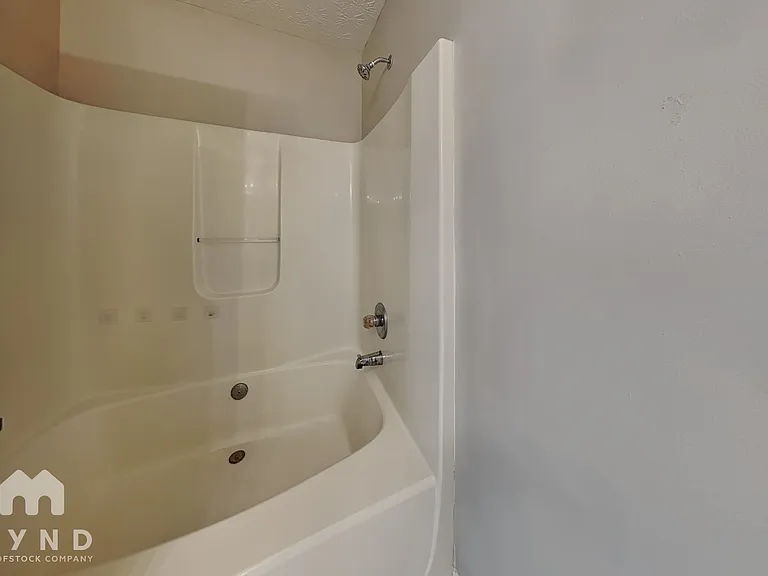 942 Tree Creek Pkwy — Photo 10