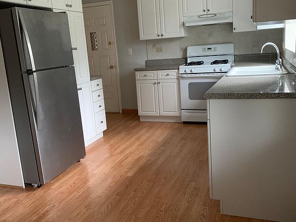 3rd image of 5033 N McVicker Ave #1