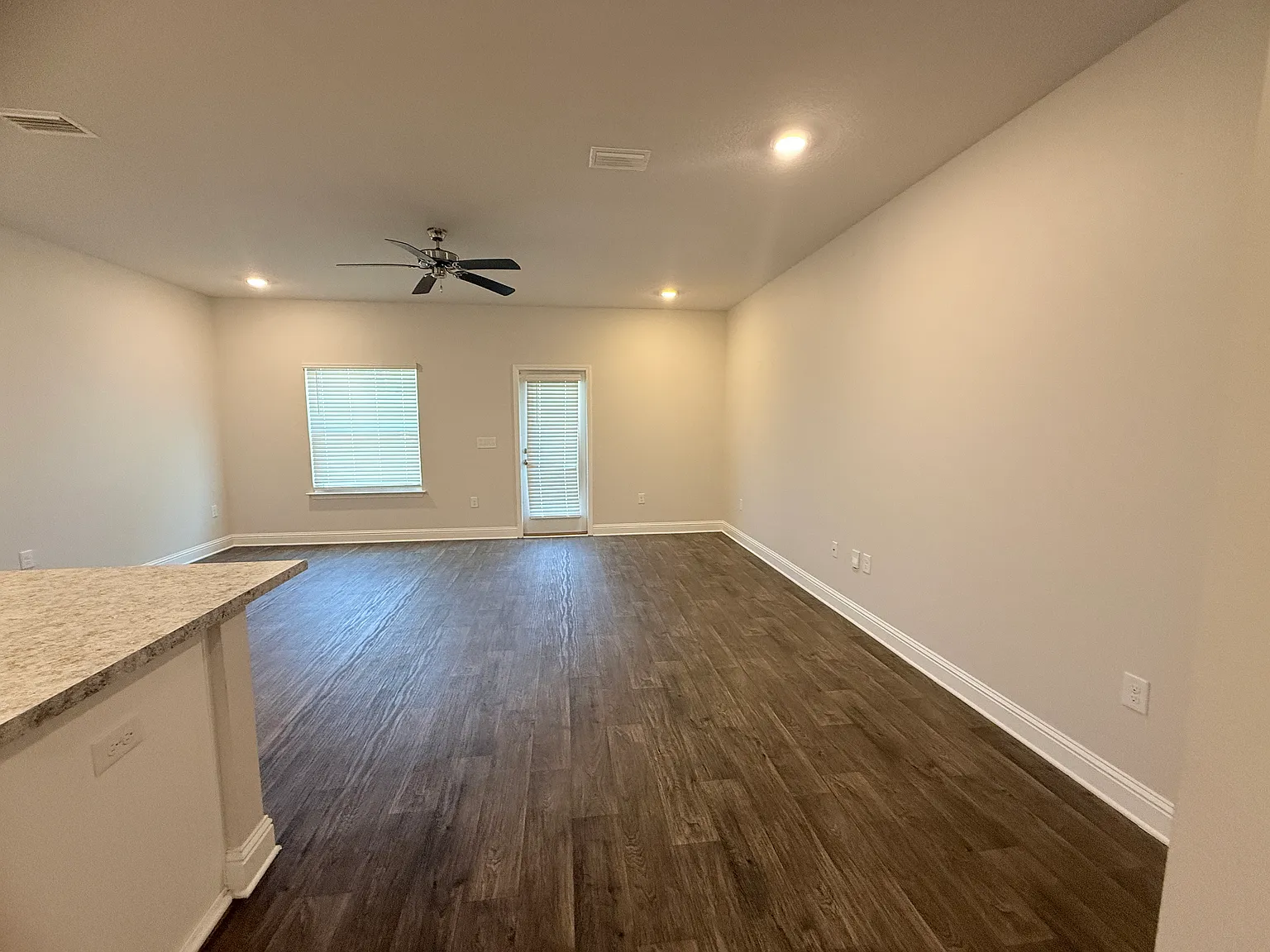 Available Now! 3 Bed/2.5 Bath Townhome In Daphne! — Photo 3