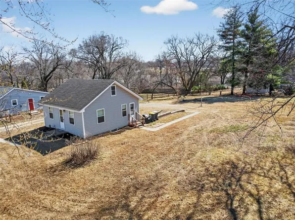 901 NE 83rd St, Kansas City, MO 64118