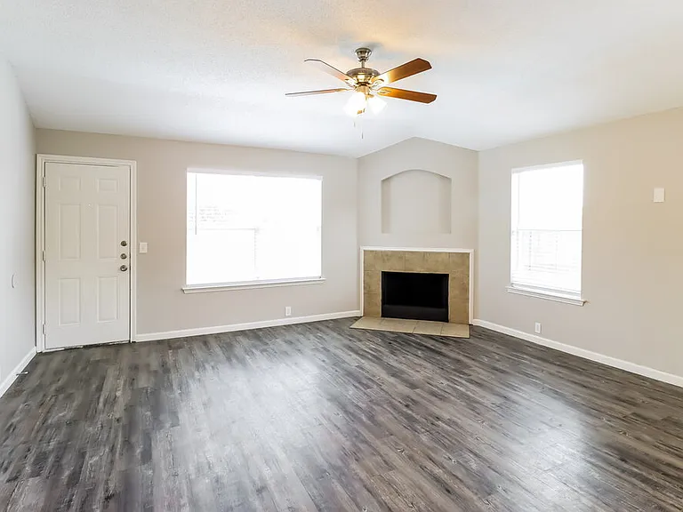 4000 Tuscany Ct — Photo 4