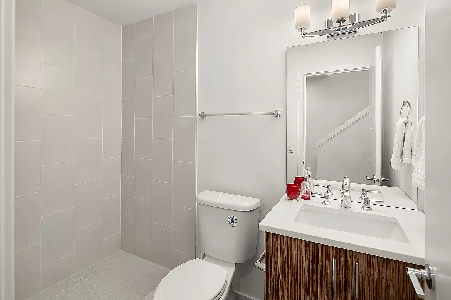 3 bed, 1350 sqft, $3,700 — Photo 4