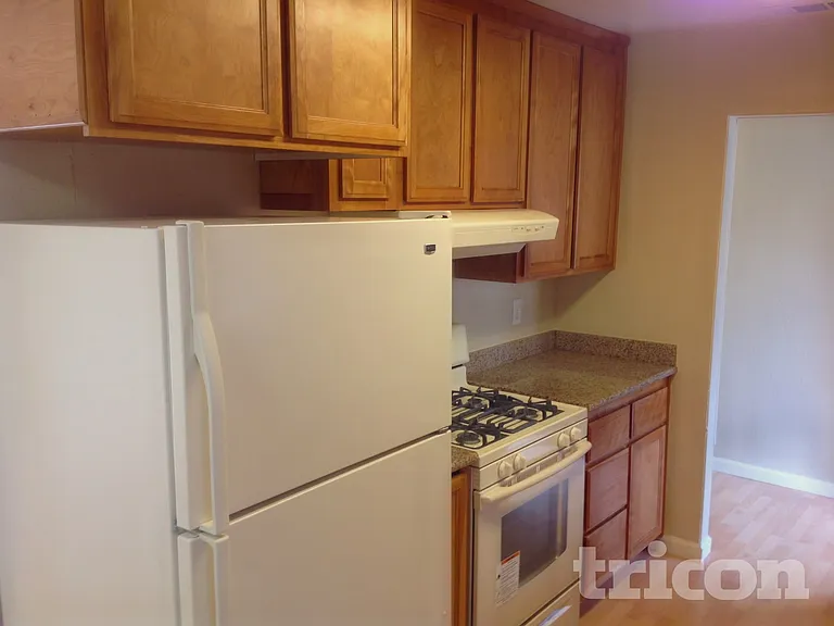 205 Elwood St — Photo 5