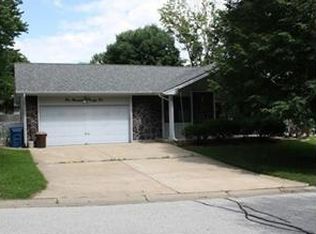 122 Lake Point Dr, Saint Peters, MO 63376