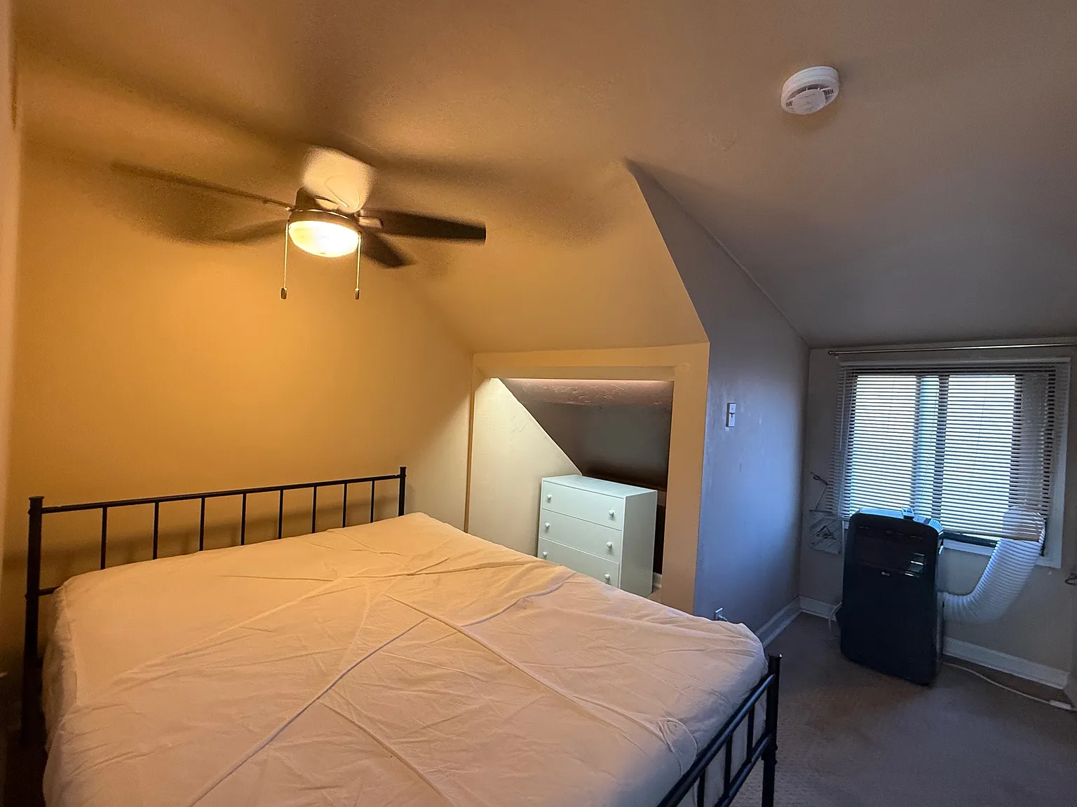 1 bed, 594 sqft, $1,200 — Photo 4