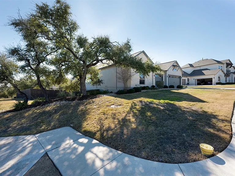 341 Bitterroot Ln — Photo 2