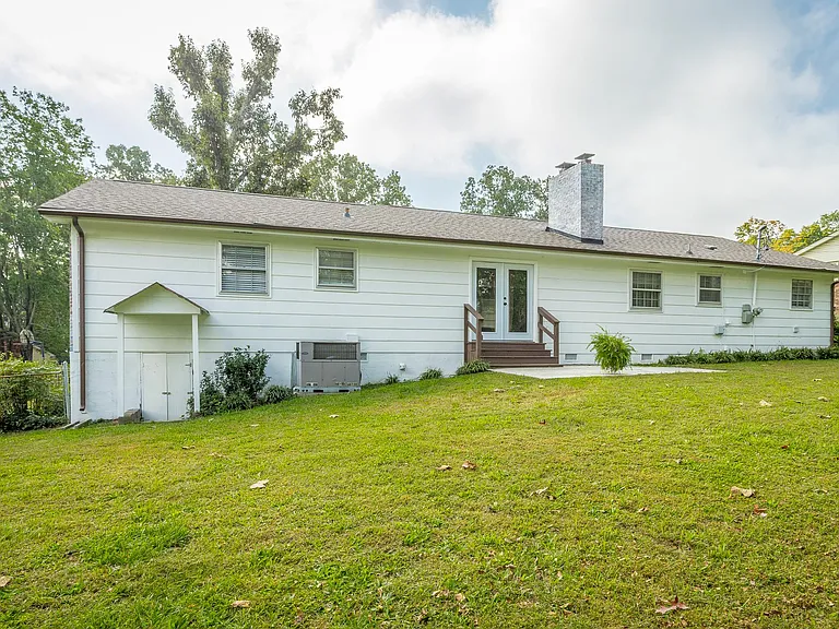 1403 Clearpoint Dr — Photo 48
