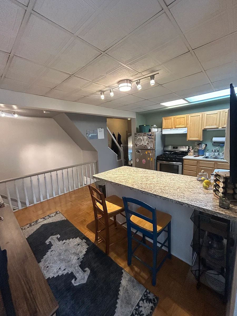 Building Photo - 515 Gross St #2