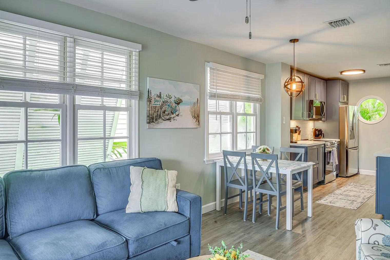2 bed, 1.0 bath, 775 sqft, $6,617 — Photo 1