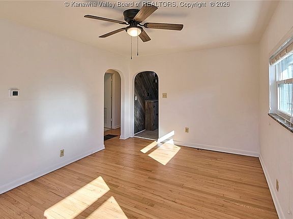 3rd image of 11 Swans Ct