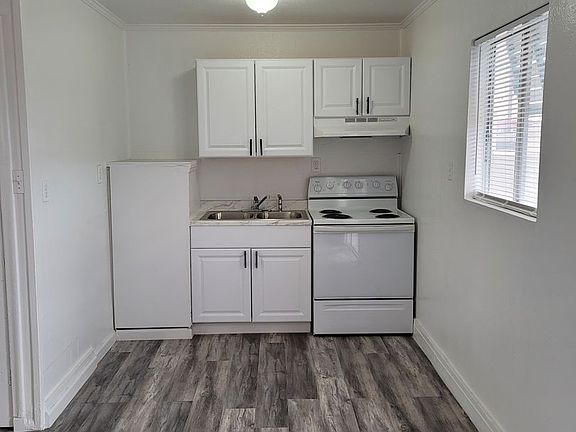 3rd image of 108 E Coogan Dr #4