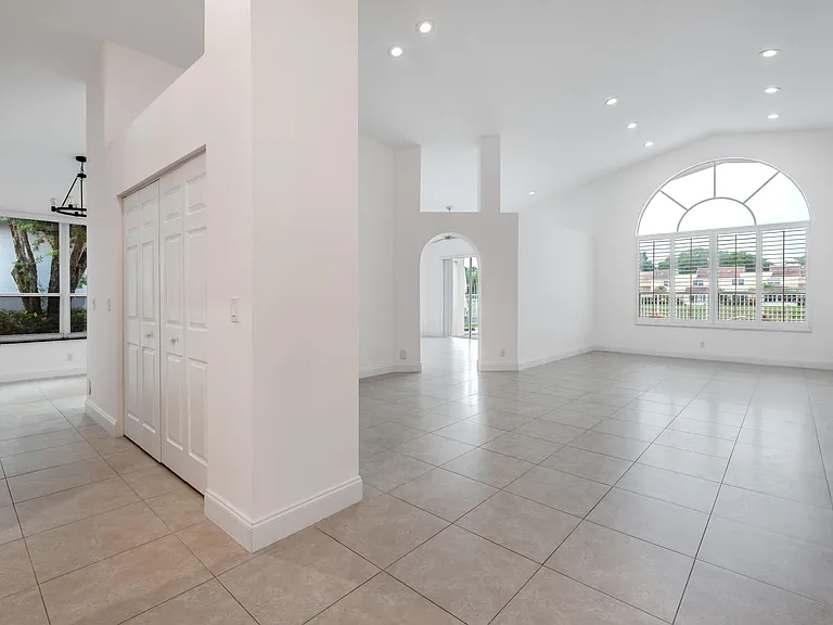 23390 Torre Cir — Photo 9