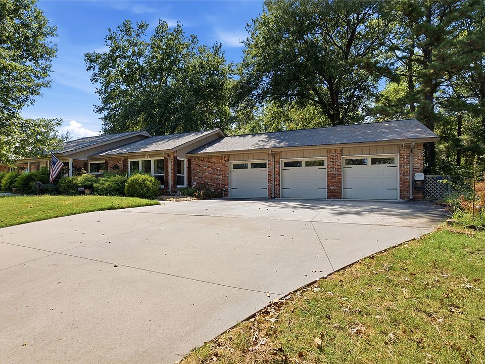 1st image of 2905 Robin Ln