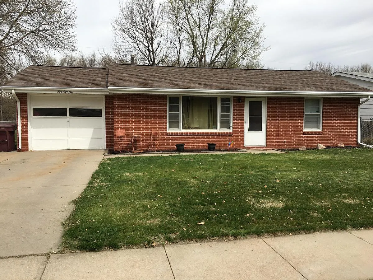 2 bed, 875 sqft, $1,600 — Photo 1