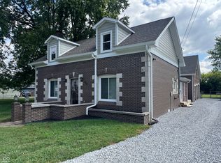 307 W Pierce St, Whitestown, IN 46075