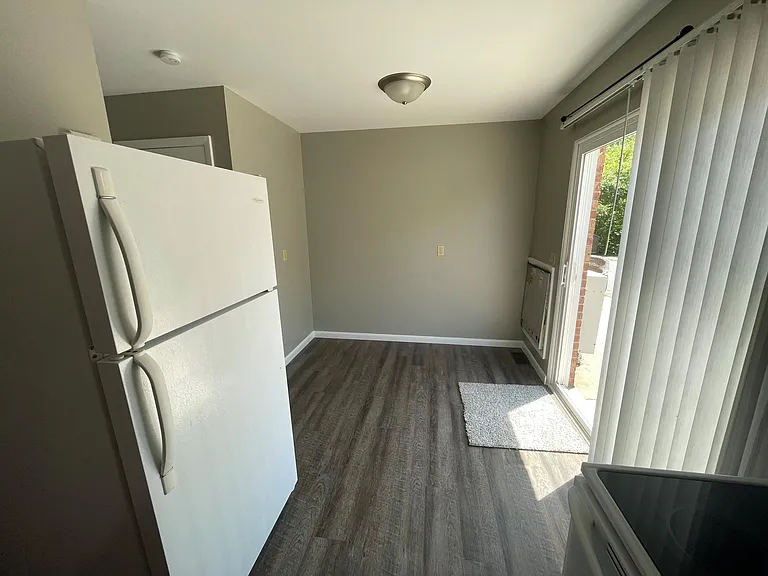 540 Thoma Pl #C — Photo 11