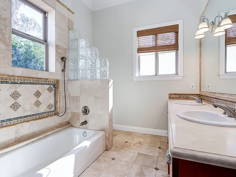 2611 Palm Ave — Photo 36