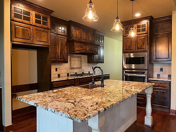 4th image of 262 Vaughan Ln
