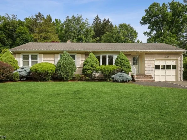 44 Daugherty Ave, Long Hill Twp., NJ 07933