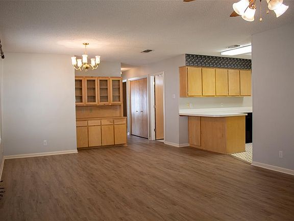 5th image of 119 Azalea Dr