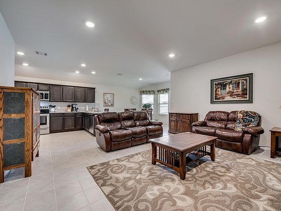 4th image of 809 Meadow Wood Ln