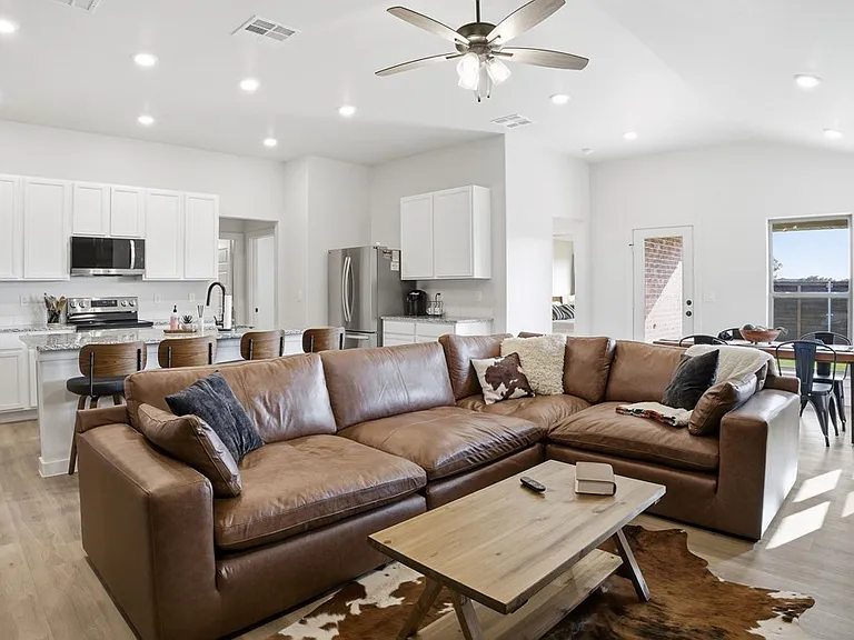 6237 Poppy Dr — Photo 3