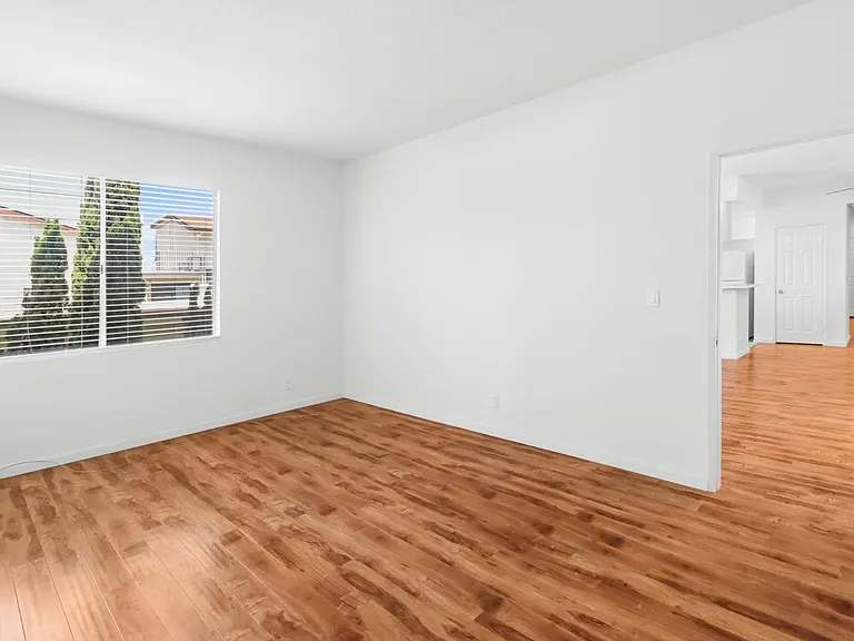 1828 Purdue Ave #203 — Photo 33