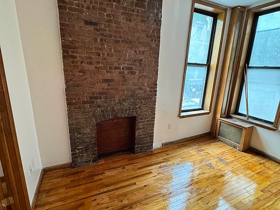 3rd image of 374 W 46th St #2E