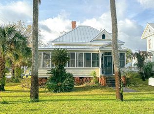 142 4th St, Apalachicola, FL 32320