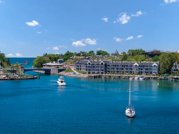 100 Michigan Ave, Charlevoix, MI 49720