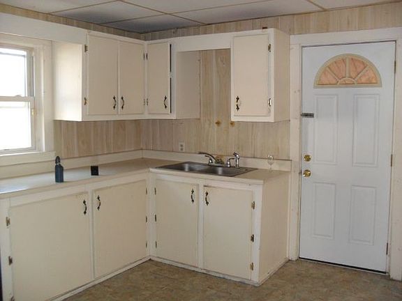3rd image of 42 Peach St