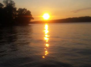 E13620 Idlewild Rd, Merrimac, WI 53561