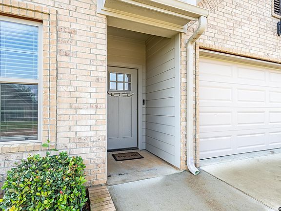 2nd image of 826 Lindsey Ln