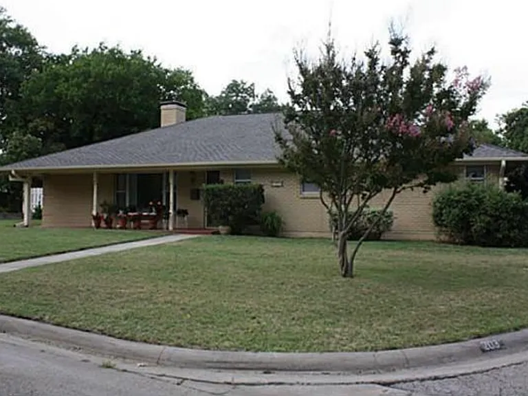 203 Melody Ln — Photo 1