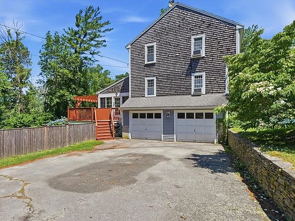 3rd image of 340 Church St