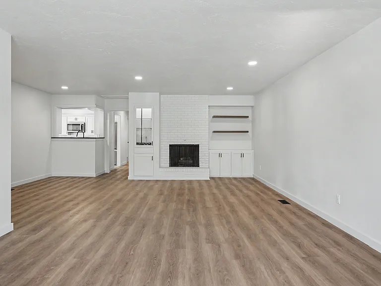 5900 N Ross Ave #2 — Photo 7