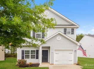 2625 Meadow Crossing Dr, Dallas, NC 28034