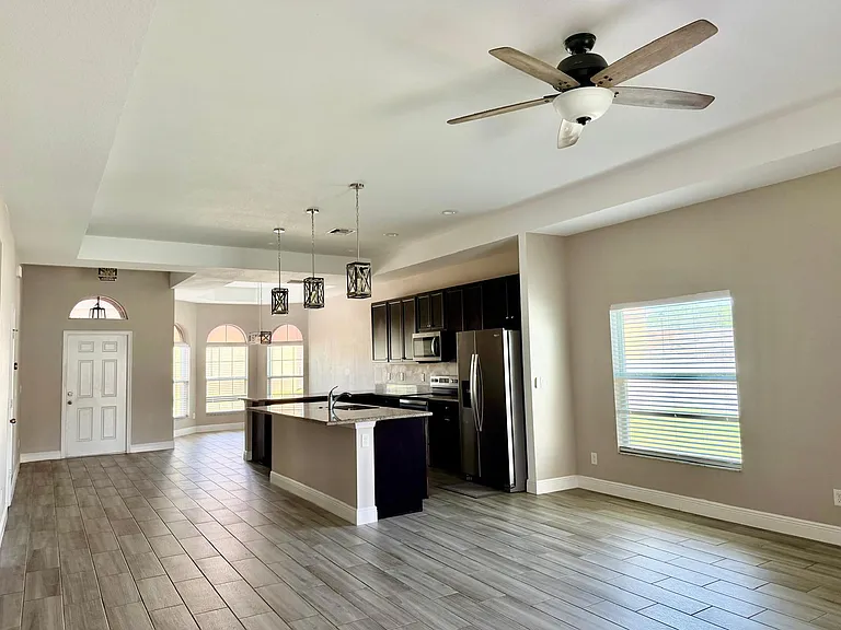 340 Palm Breezes Dr — Photo 13