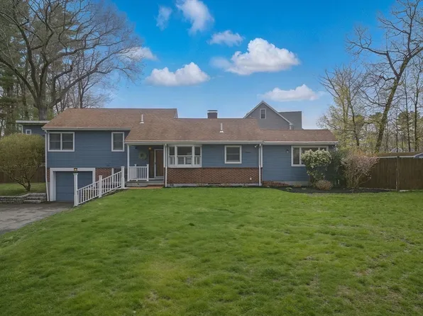 48 Pillings Pond Rd, Lynnfield, MA 01940