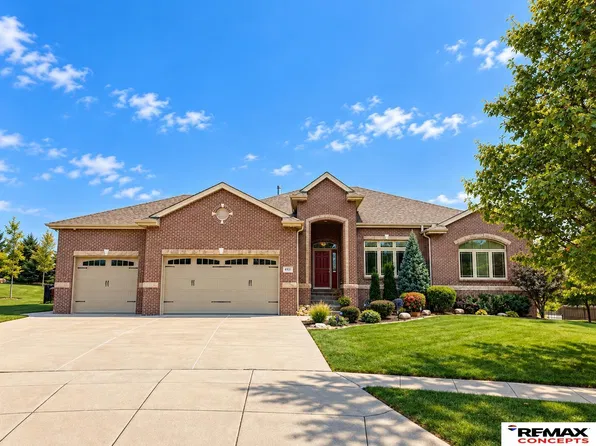 6931 Laurent Cir, Lincoln, NE 68526
