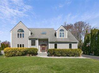780 Blackberry Ln, Yorktown Heights, NY 10598
