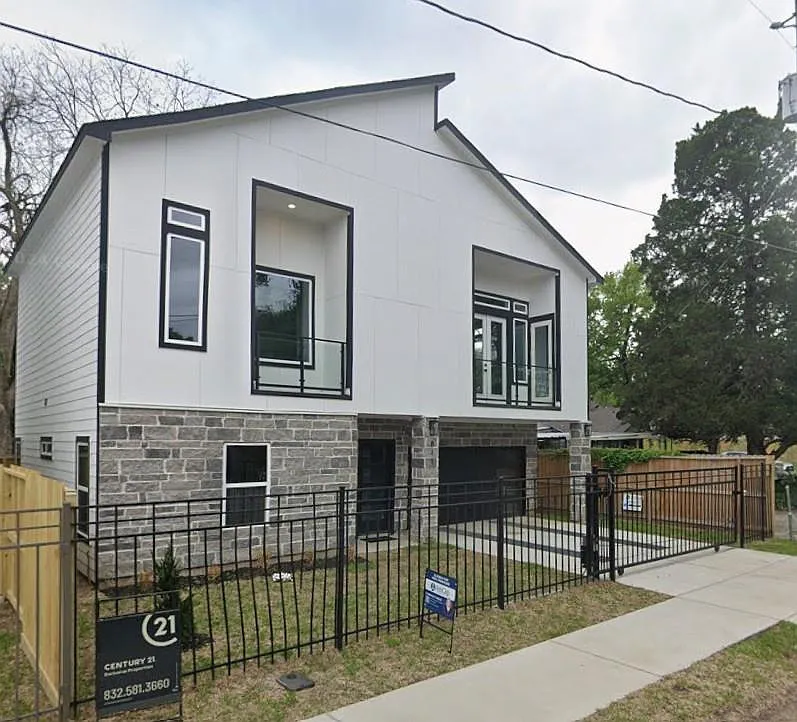Building Photo - 811 Paul Quinn St