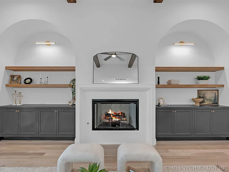 515 W El Paso St — Photo 15